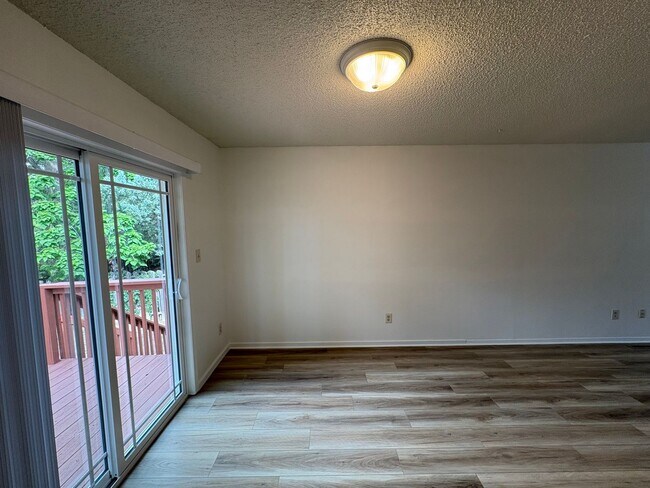 Building Photo - Updated **2 Bedroom | 1.5 Bath | 1-Car Garage Townhome**