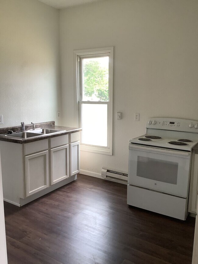 Building Photo - 500 C Avenue