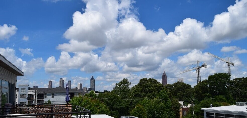 Rooftop Deck Skyline View - 400 Village Pky NE