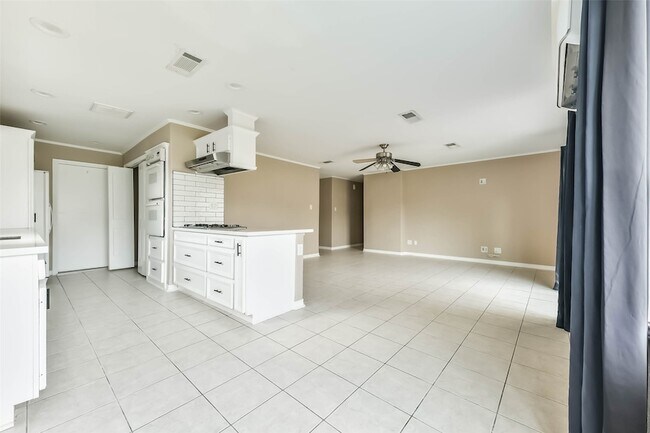 Building Photo - 10906 Sageorchard Ln