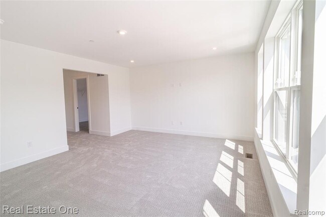 Building Photo - 49530 Coldwater Rdg Dr