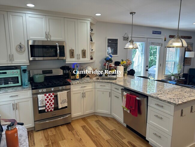 Building Photo - 35 Porter St