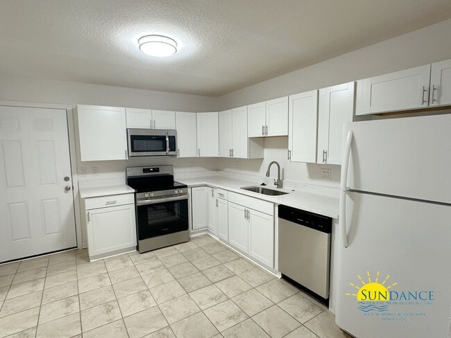 Building Photo - Charming 2 Bedroom Unit in Milton Heights!