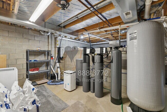 Building Photo - 8765 Hyland-Croy Rd