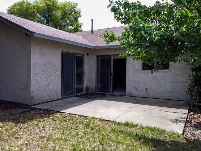 Building Photo - 3 Bedroom Home in Hilltop Area