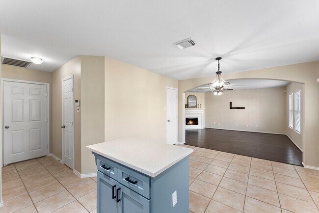 Building Photo - 2419 Colonial Springs Ln