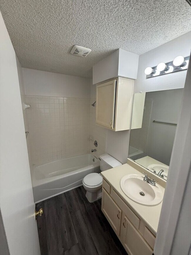 Building Photo - Spacious 3BR Austin Home with Fireplace & ...