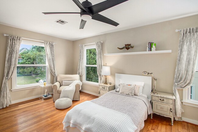 Building Photo - 2522 Wordsworth St