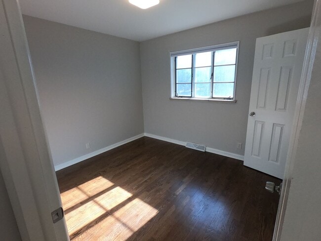Building Photo - Beautifully remodeled 3 bed 2.5 bath house in Broomfield