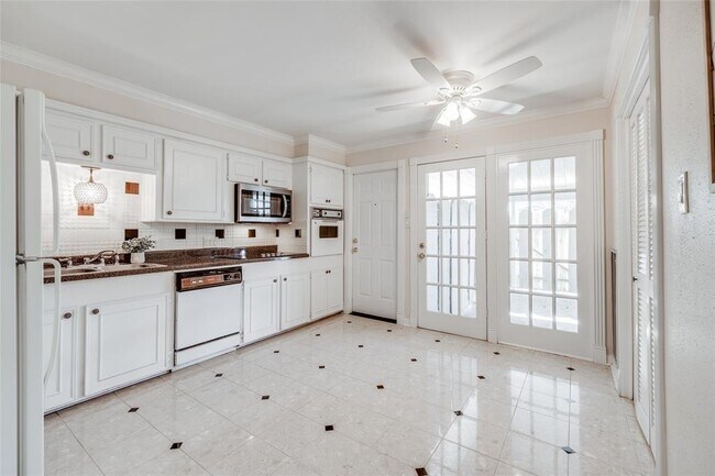 Primary Photo - 7225 Beechnut St