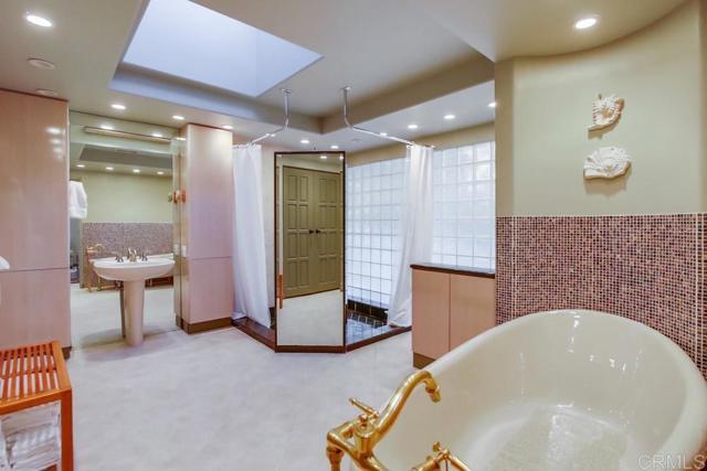 Building Photo - 1402 Rancho Serena