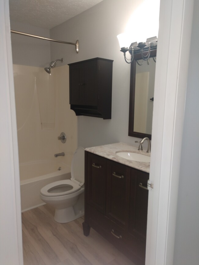 Bath/ Shower - 2510 W 9th St