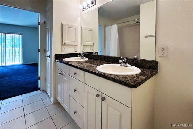 Building Photo - 4450 E Windmill Dr