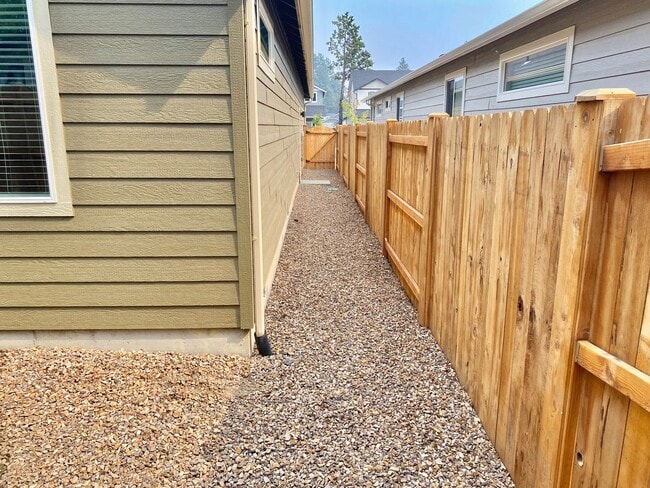 Building Photo - 61357 SE Matthew St