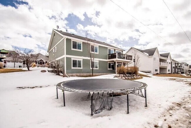 Building Photo - LOCATION, LOCATION, LOCATION - 4 Bedroom 3 Bath Home with TONS of storage. THIS PRICE INCLUDES TH...