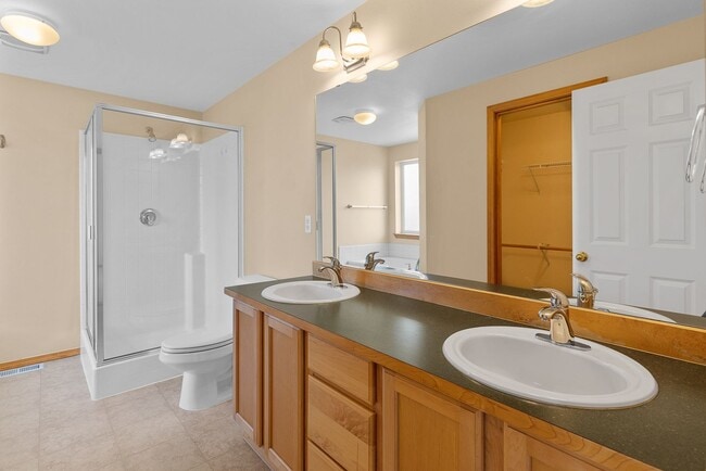 Building Photo - Beautiful 4 bedroom 2.5 bath in Maple Valley