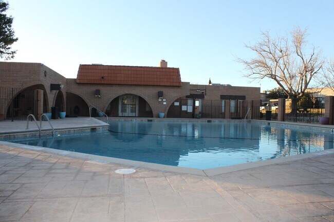 Building Photo - 288 Maricopa Dr