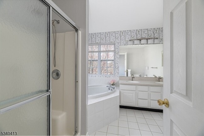 Building Photo - 902 Wendover Ct