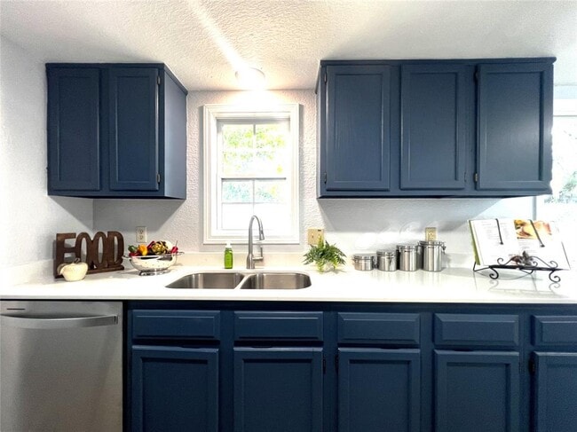 Building Photo - 421 Dauphin Ave