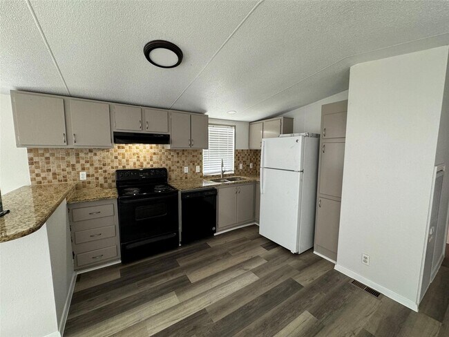 Building Photo - 112 Thomas Park Dr