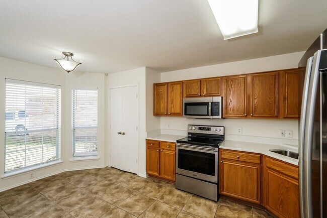 Building Photo - 1000 Sandalwood Dr