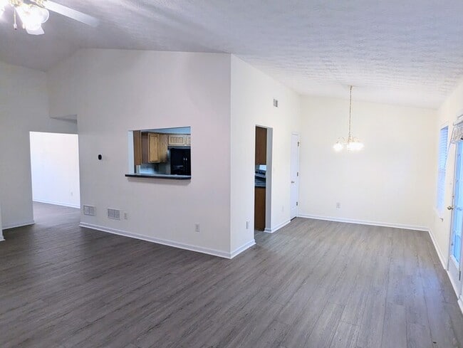 Building Photo - House 3 beds 2.5 baths