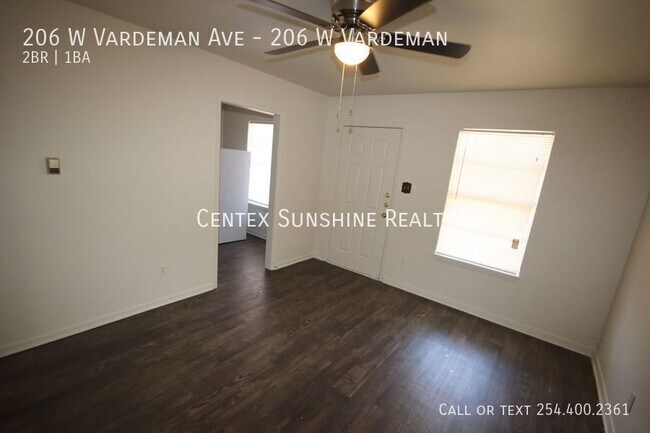 Building Photo - 206 W Vardeman Ave