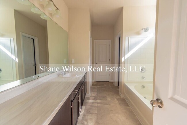 Building Photo - 296 Collington Cir