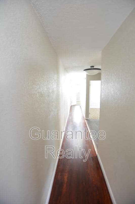 Building Photo - 1712 E Hinson Ave