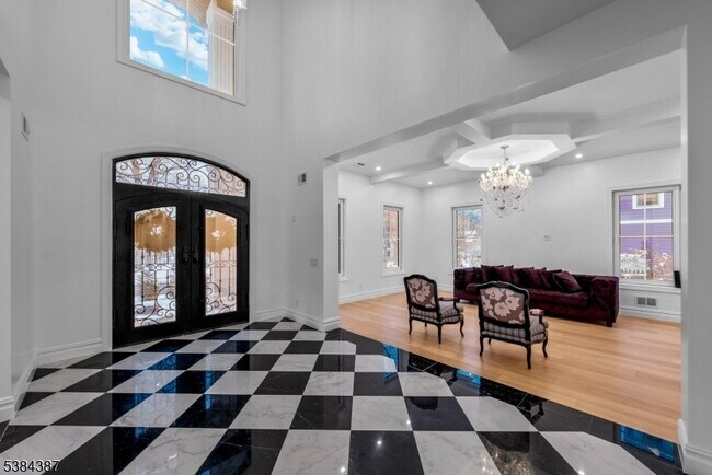 Building Photo - 472 High St