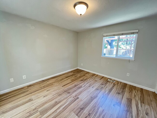 Building Photo - This Adorable 3 Bed / 2.5 Bath Ranch Style Homes Offers A Large Backyard and Beautiful Natural Li...