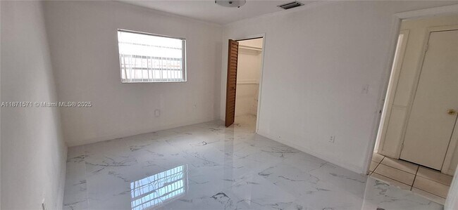 Building Photo - 15403 SW 107th Ct