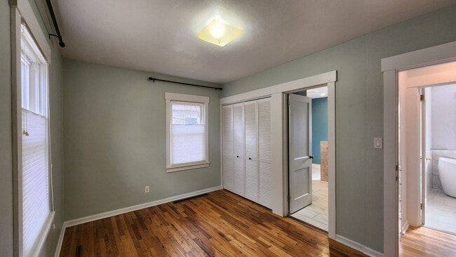 Building Photo - Adorable Duplex Near Washington Park