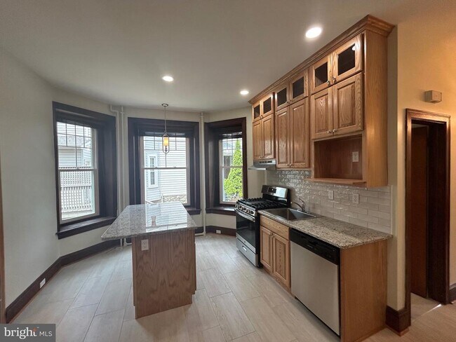 Building Photo - 212 Forrest Ave