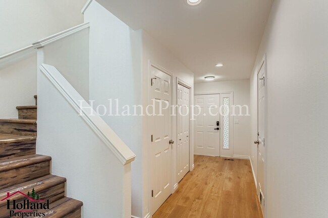 Building Photo - Elegant 3-Bedroom Home Steps from Nature