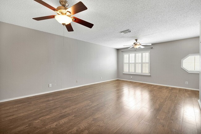 Building Photo - 9230 New Kenton
