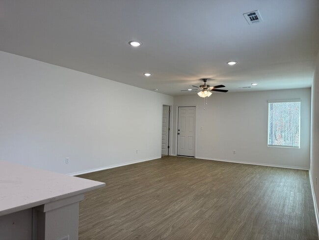 Building Photo - 245 Bighorn Trl