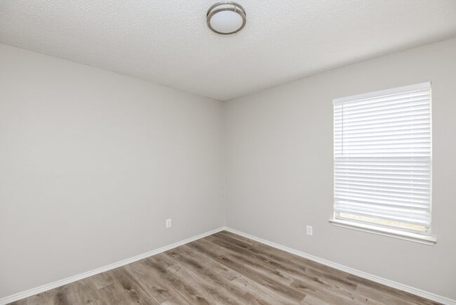 Building Photo - 360 Marsha St