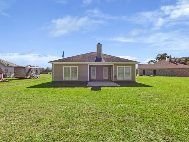 Building Photo - NEW ON MARKET! BREAUX BRIDGE LOCATION
