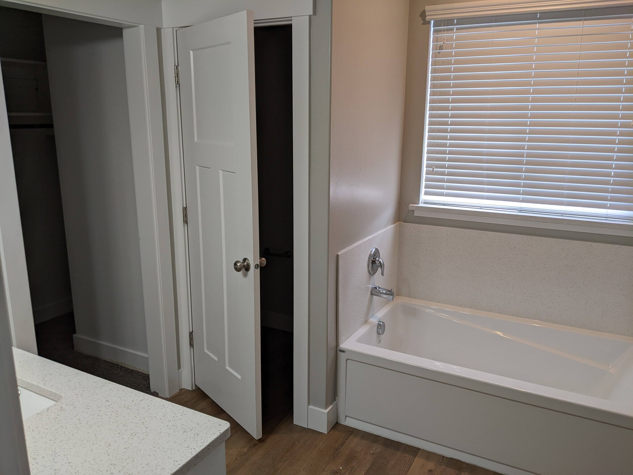 Building Photo - 889 E 600 N