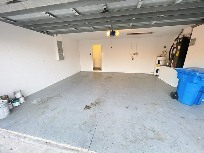 Building Photo - 12820 Longcrest Dr