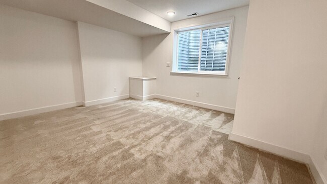 Building Photo - Stunning 3 Bedroom Townhome in Monument
