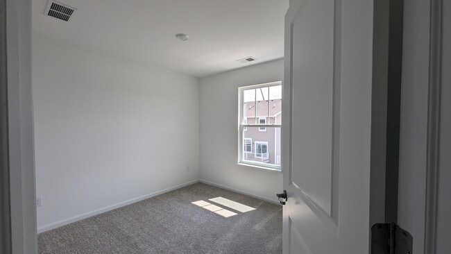 Building Photo - 1085 Atterberg Rd