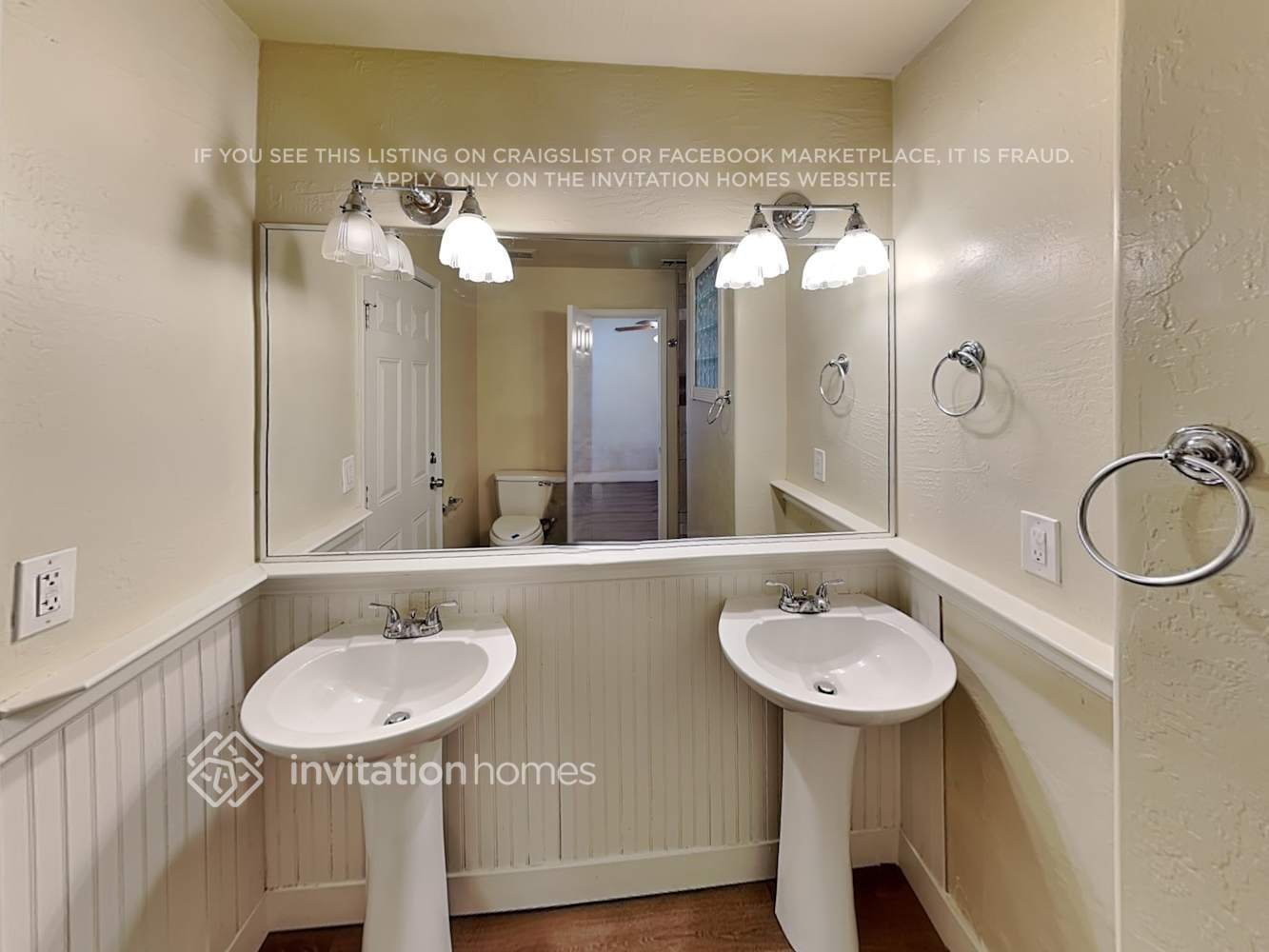 Building Photo - 2627 N 70th Pl