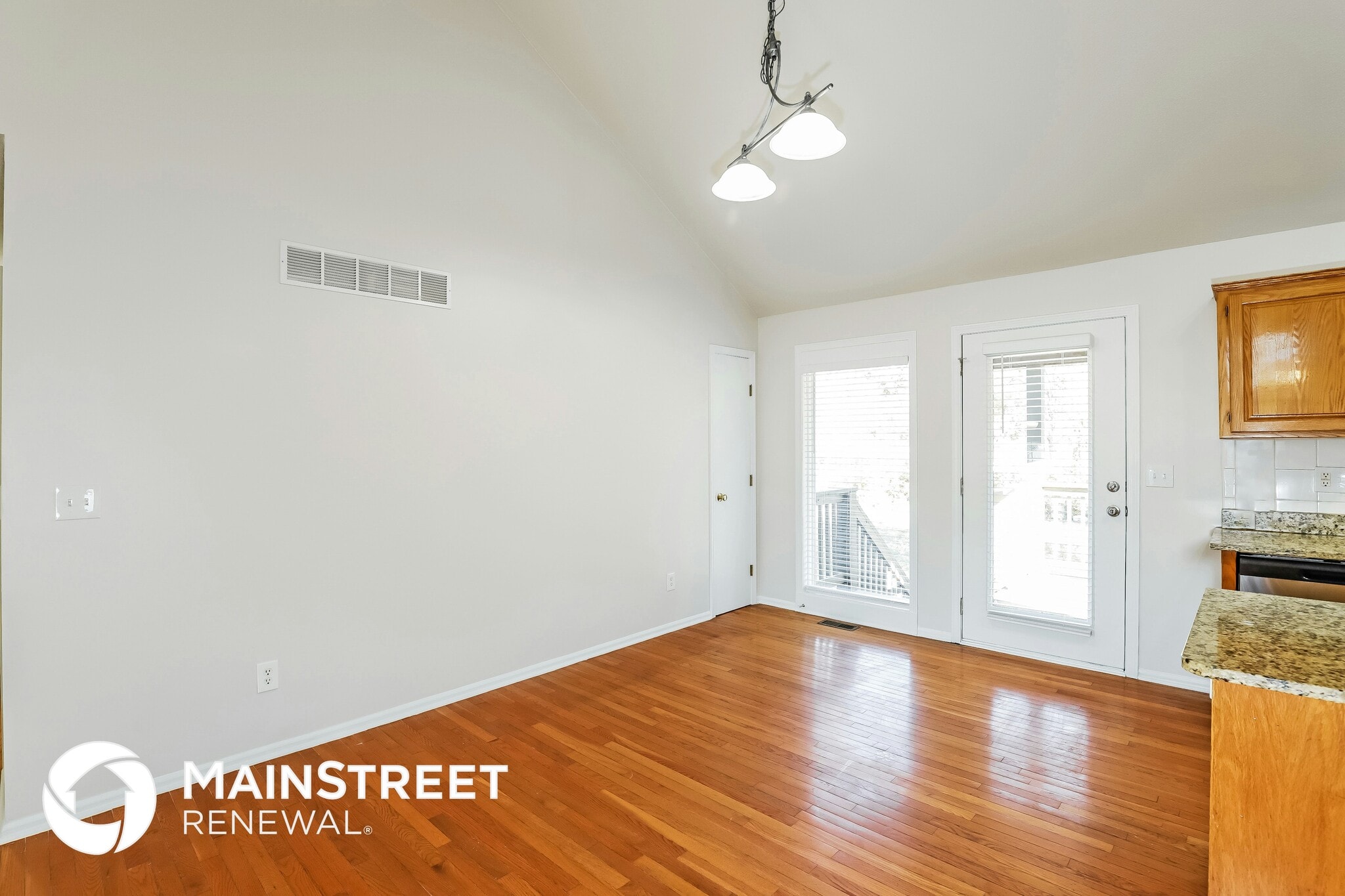 Building Photo - 10926 Rowland Ave