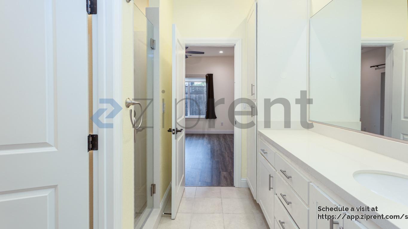 Building Photo - 1313 Crestview Ct