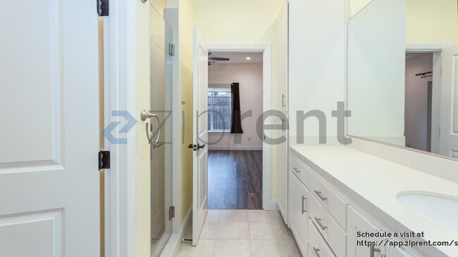 Building Photo - 1313 Crestview Ct