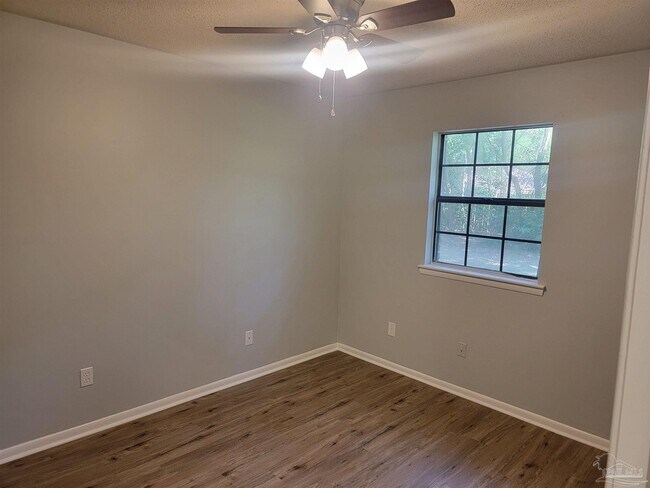 Building Photo - 1030 Sable Dr