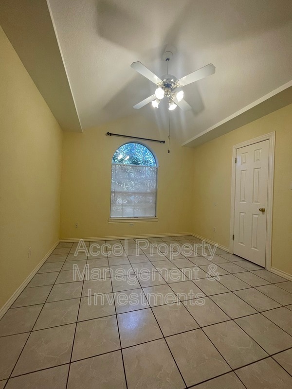 Building Photo - 512 Xanthisma Ave