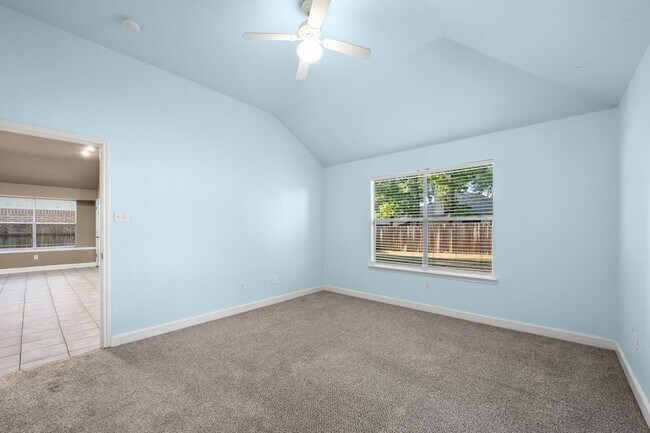 Building Photo - 12130 La Salle Oaks